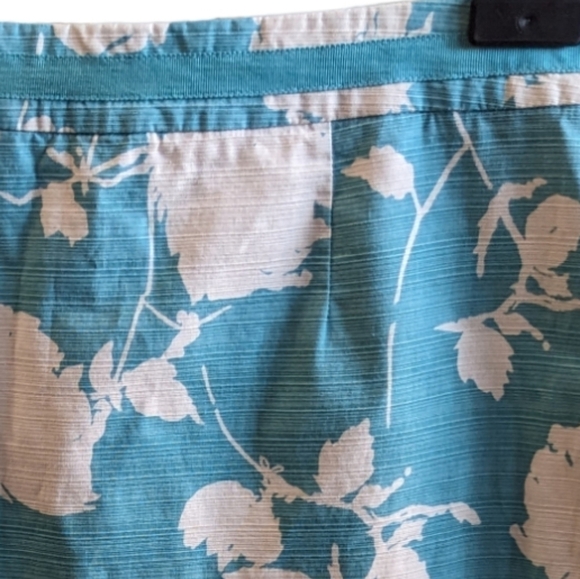 Boden summer skirt size 6.  No material tag.  Fully lined. Pencil skirt in great - Picture 2 of 6